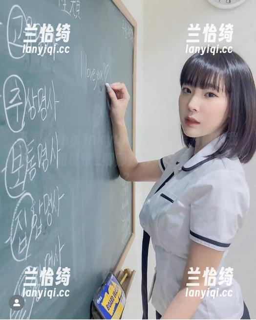 下载Kang Inkyung套图，屏幕前的我好像在和模特_卿卿对话！这怎么可能呀？